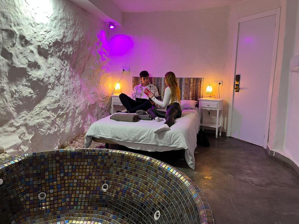Fortress Jacuzzi Suites Xàtiva Eksteriør bilde