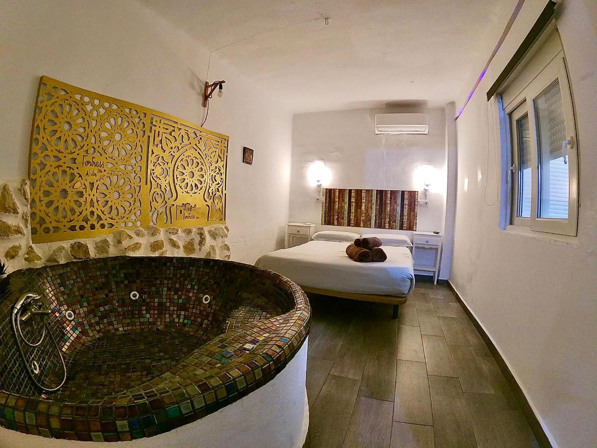 Fortress Jacuzzi Suites Xàtiva Eksteriør bilde