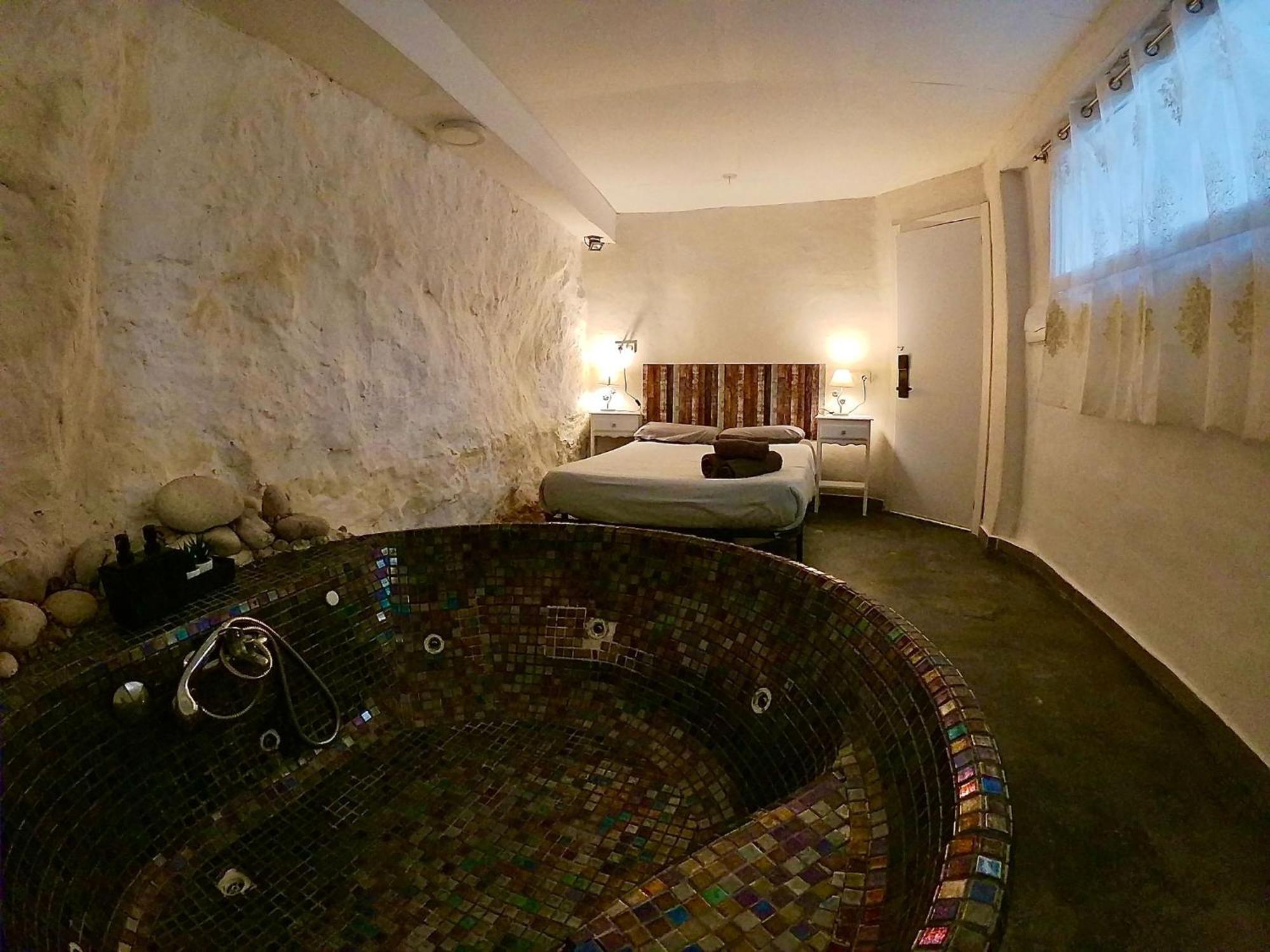 Fortress Jacuzzi Suites Xàtiva Eksteriør bilde